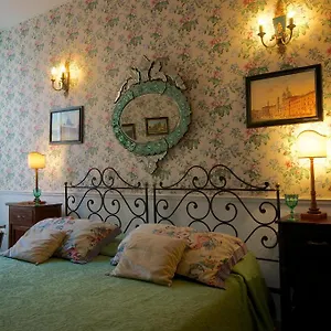 Arco Dei Tolomei Couette-café