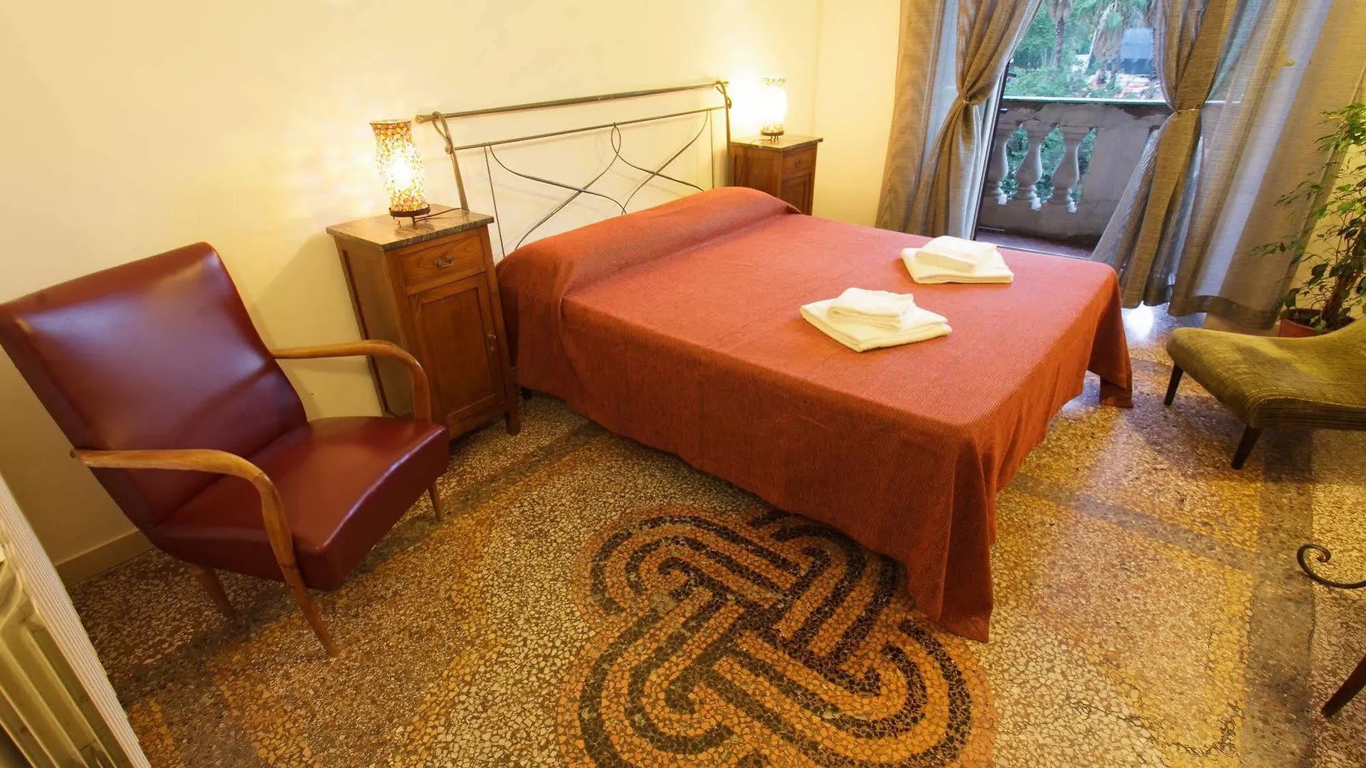 Mr Frills Hotel Rome 2*,  Italy